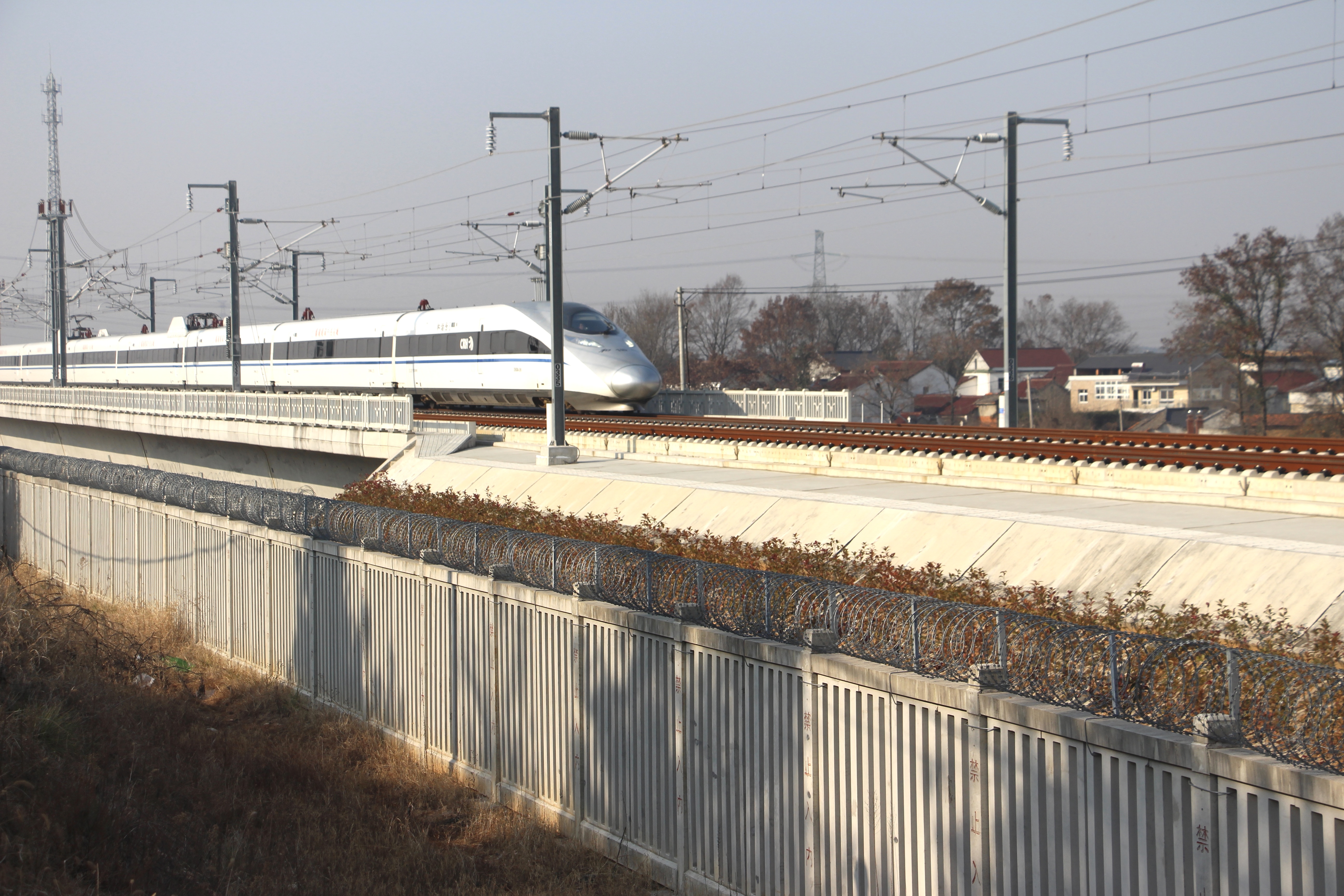 驰骋南北 纵横东西 中铁上海工程局参建六条铁路年内按期开通