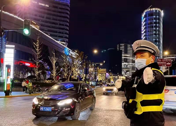 来虹口逛街 怎么停车交警都帮你想好了