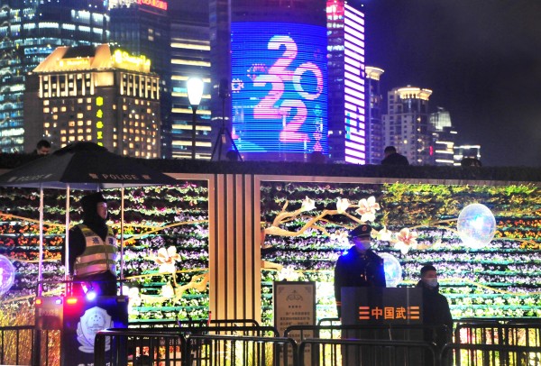 客流规模恢复至疫情前九成,申城新年线下消费增长12.8%