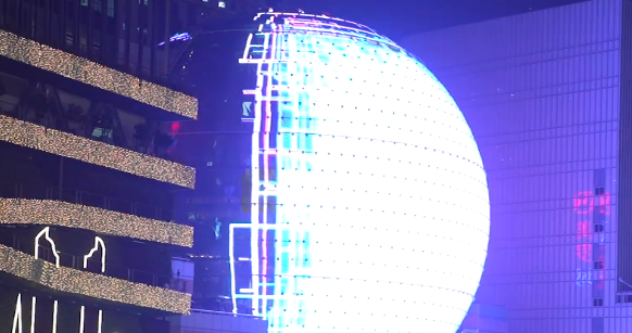 视频 | 全球首个裸眼3D球幕！徐家汇美罗城水晶球完成升级