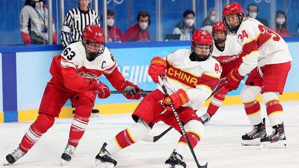 祝贺！中国女子冰球队3:1战胜丹麦队
