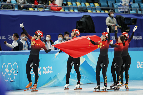 天时地利人和，中国冬奥首金来了！短道速滑混合团体接力惊心动魄