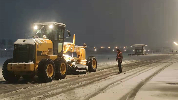 安徽发布暴雪黄色预警 多条高速入口临时封闭 合肥机场暂时关闭