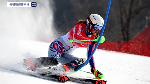 斯洛伐克选手夺得高山滑雪女子回转金牌