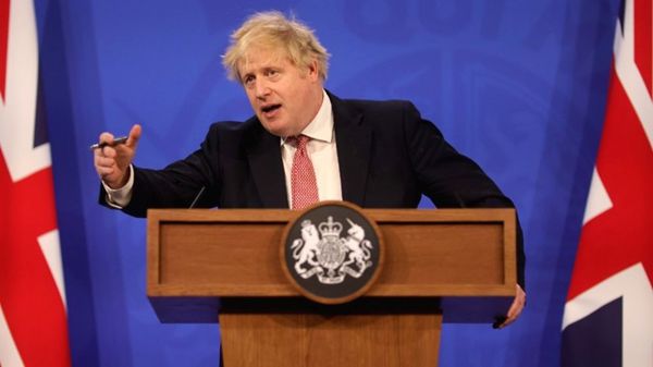 英国首相、财相因“聚会门”领罚单 约翰逊道歉