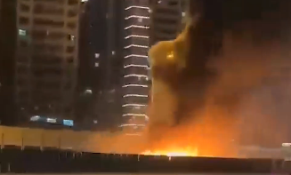 视频 | 注意避让！上海延安高架突发两车起火事故