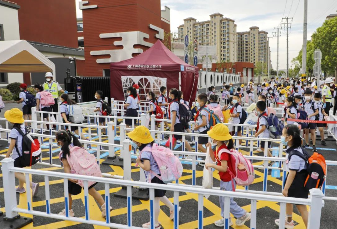 神兽归笼！上海220万名小朋友开学了！家长圈一片欢腾！也太不克制了…