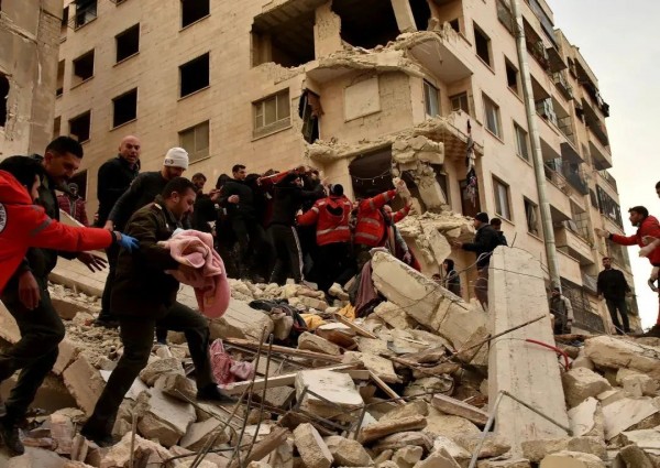 土耳其7.8级“双震”！亲历者还原地震瞬间！同一地震带的我国，是否会受影响？
