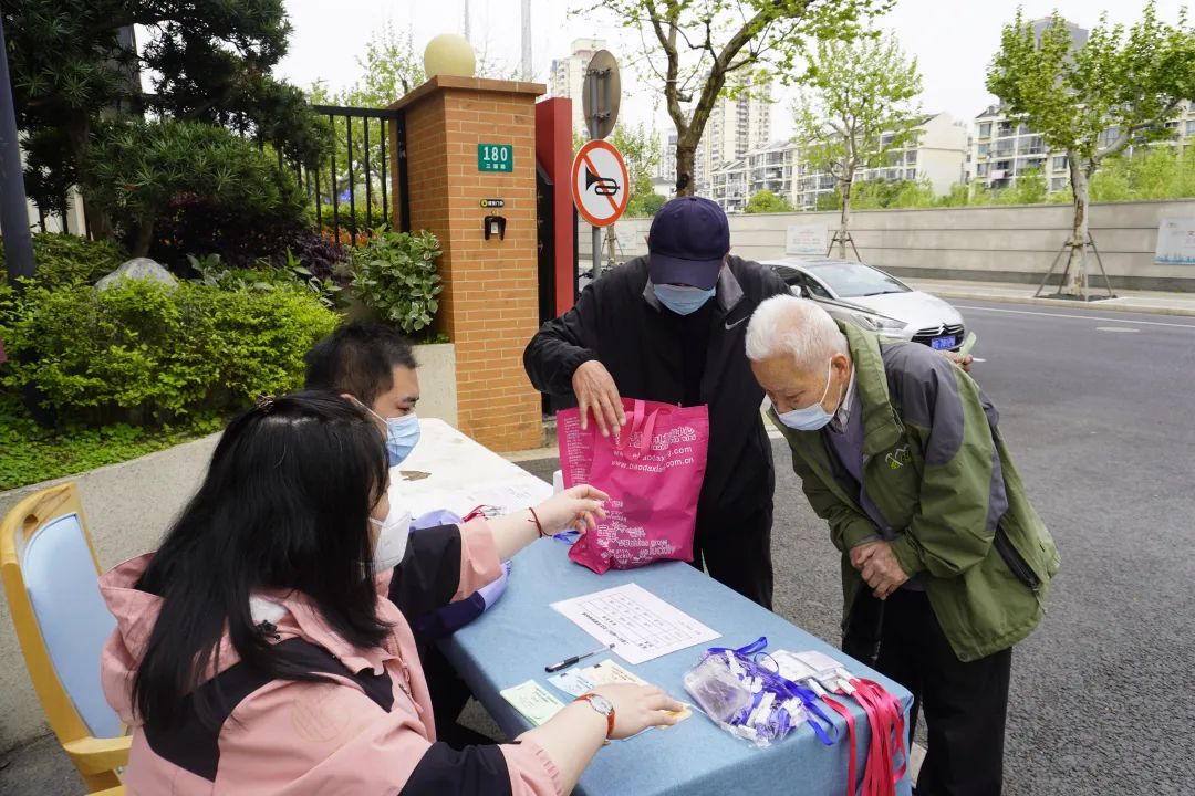 养老院变身助餐点！普陀这里的老人笑开颜半岛体育(图1)