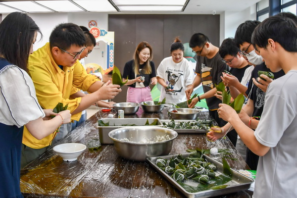 端午‘粽’飘香 乘寓一家亲