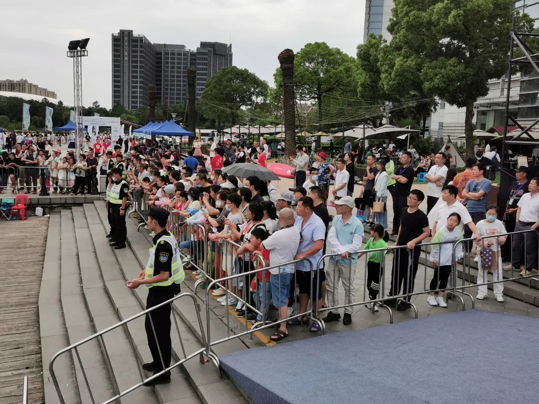 雷竞技RAYBET水上运动欢乐多！浆板、皮划艇比赛在宝山美兰湖激情上演(图6)