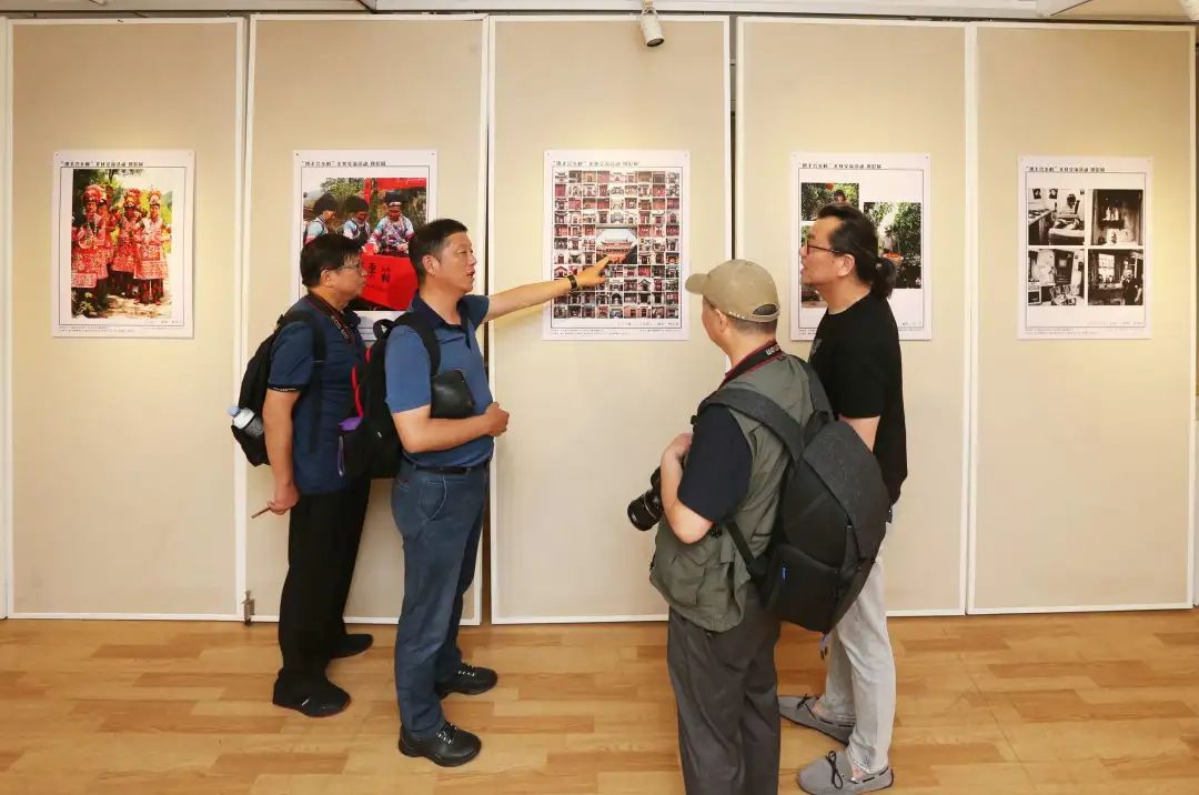 展示沪滇协作文化交流成果这里举行“携手兴乡村”文化交流摄影展亚新体育(图3)