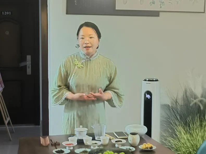 E星体育官方网站悟茗茶之理承家风之情！海湾镇开展驻地部队官兵家庭品茶活动E星体育官网(图1)