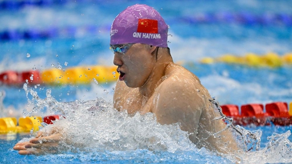覃海洋再夺世锦赛男子50米蛙泳金牌