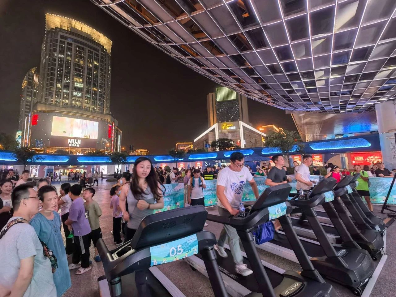 这个周末上海市民室八戒体育内健身嘉年光燃动五角场(图1)