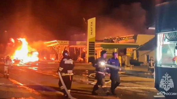 俄马哈奇卡拉加油站爆炸事件已致30死102伤