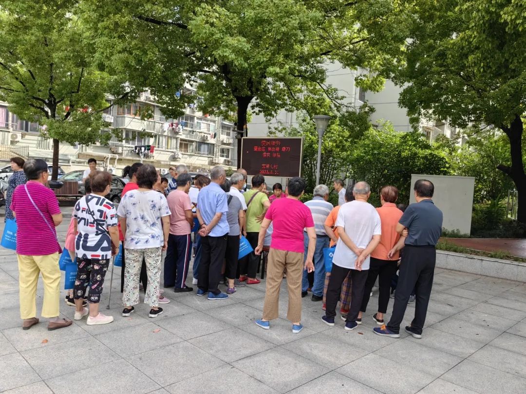 千亿娱乐官方网站|面对面视频游戏365|理发、磨刀、量血压……宝山这里开展便民服