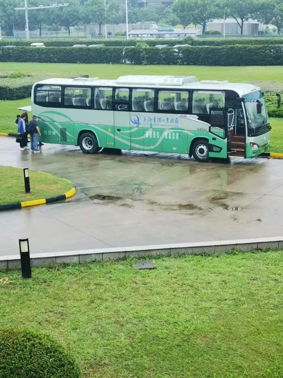 博鱼体育官网氢燃料电池车在青浦产业园区7条接驳班线到场经营