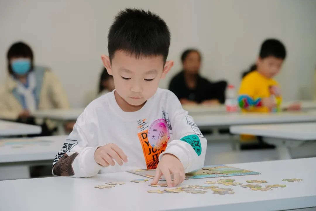 这个古镇举办创意拼图大赛，让孩子在玩耍中了解历史文化底蕴