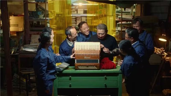 献礼企业家日！微众银行微众企业发布品牌片《最后一把琴》，致敬坚守的中国企业家
