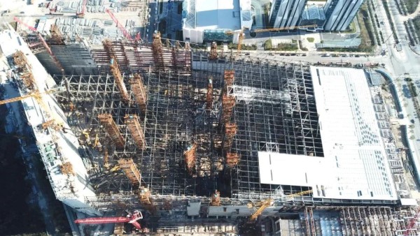 全球最大室内滑雪场建设已进入收尾阶段，耀雪冰雪世界计划明年开业_新民社会_新民网