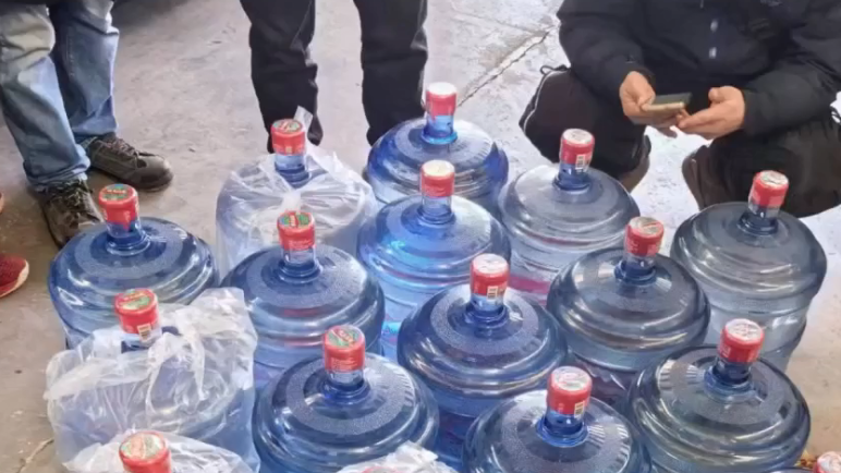 视频 | 上海警方捣毁桶装水制假售假团伙：每桶成本几元，总销售额300余万元