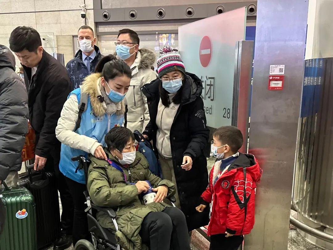 時尚都市女人服裝搭配圖（時尚都市背景圖片）