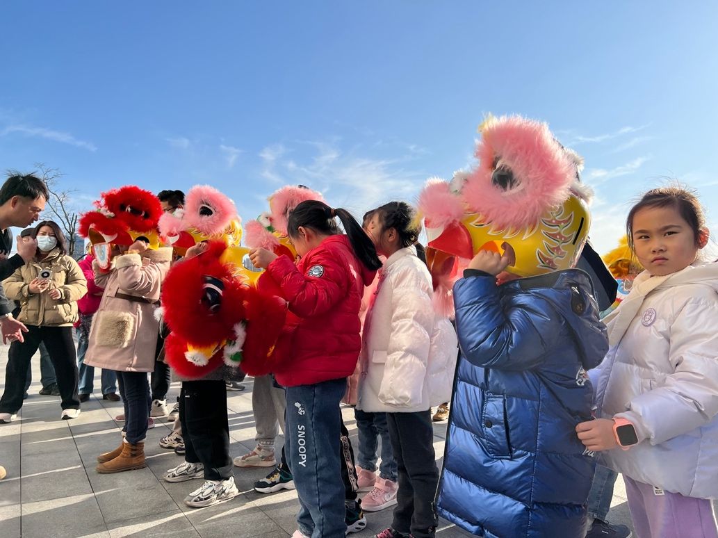 半岛·体育新春舞龙狮亲子家庭乐享年味之旅(图4)