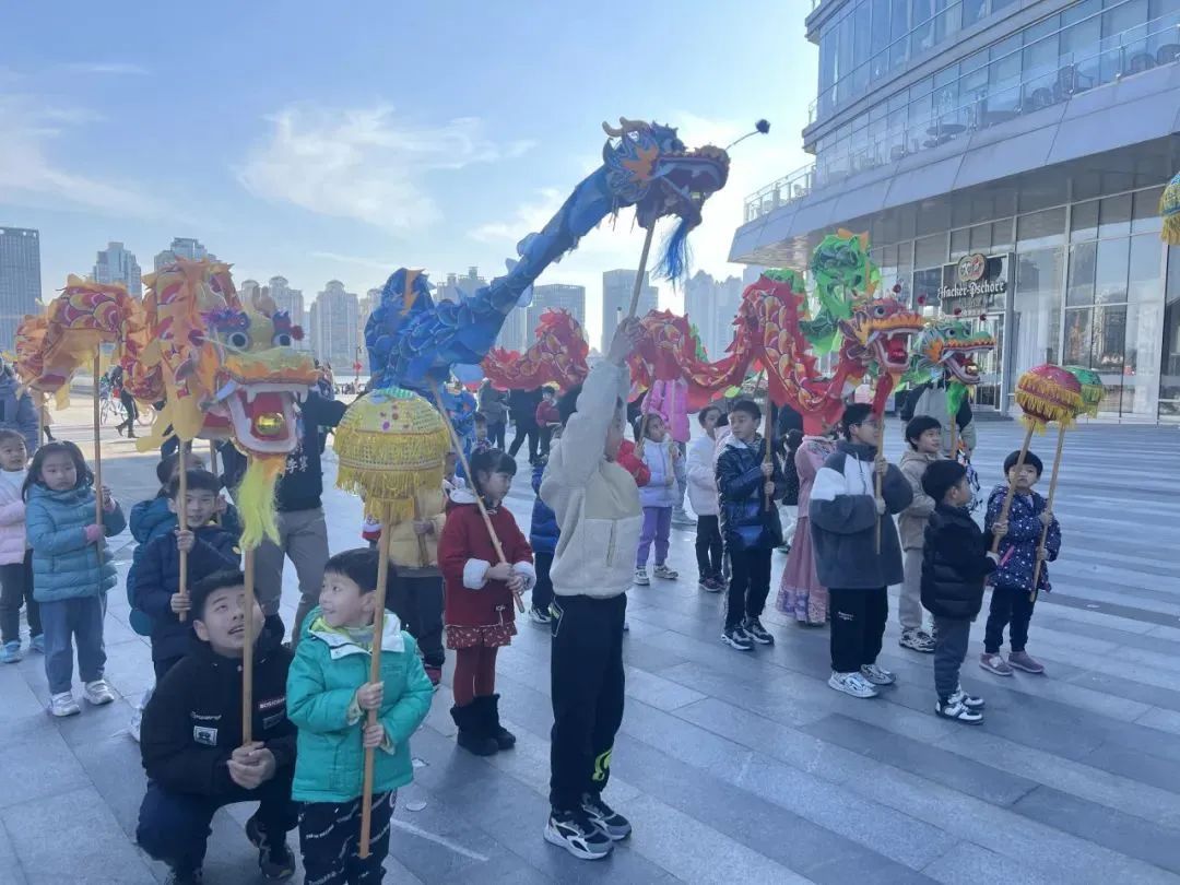 半岛·体育新春舞龙狮亲子家庭乐享年味之旅(图2)