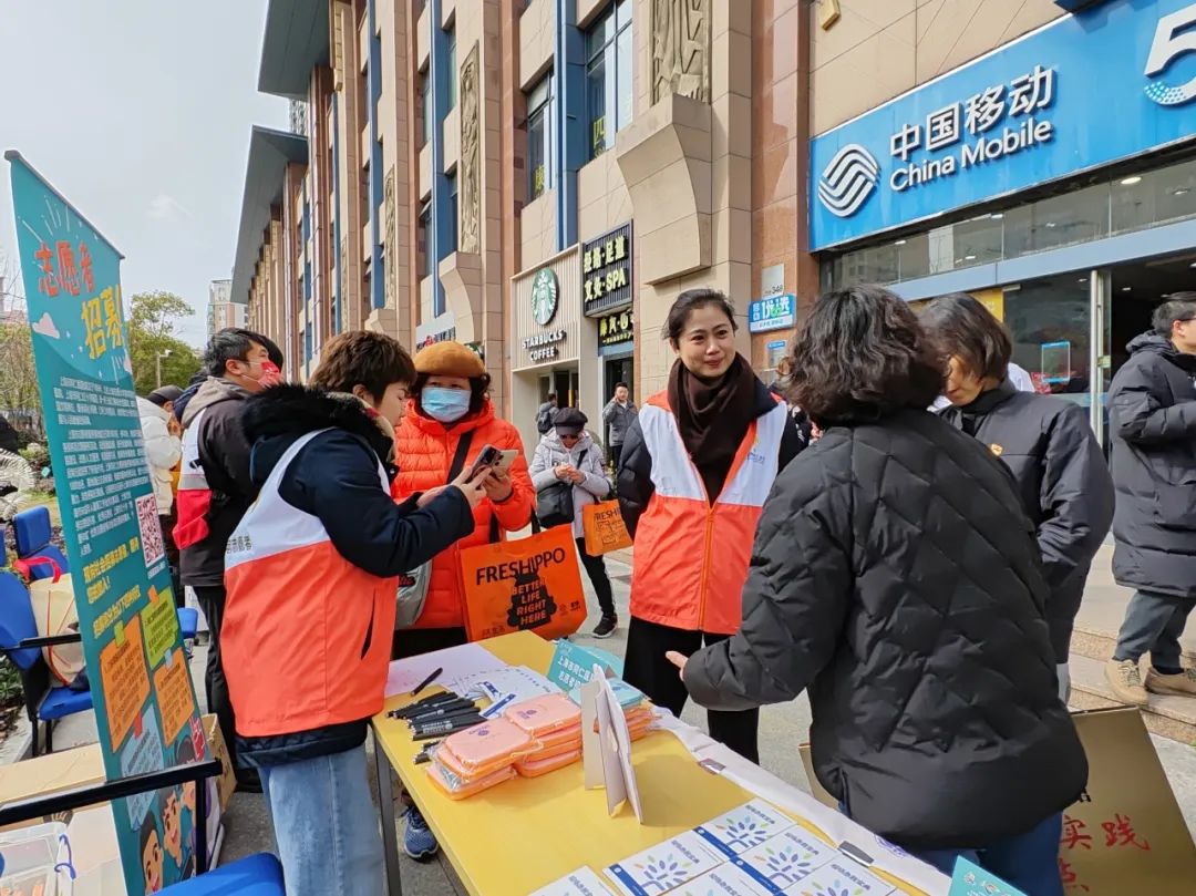 盒马兑换、小修小补、义诊咨询…近50项便民服务让居民乐在其中!GA黄金甲(图5) 盒马兑换、小修小补、义诊咨询…近50项便民服务让居民乐在其中!GA黄金甲(图5)