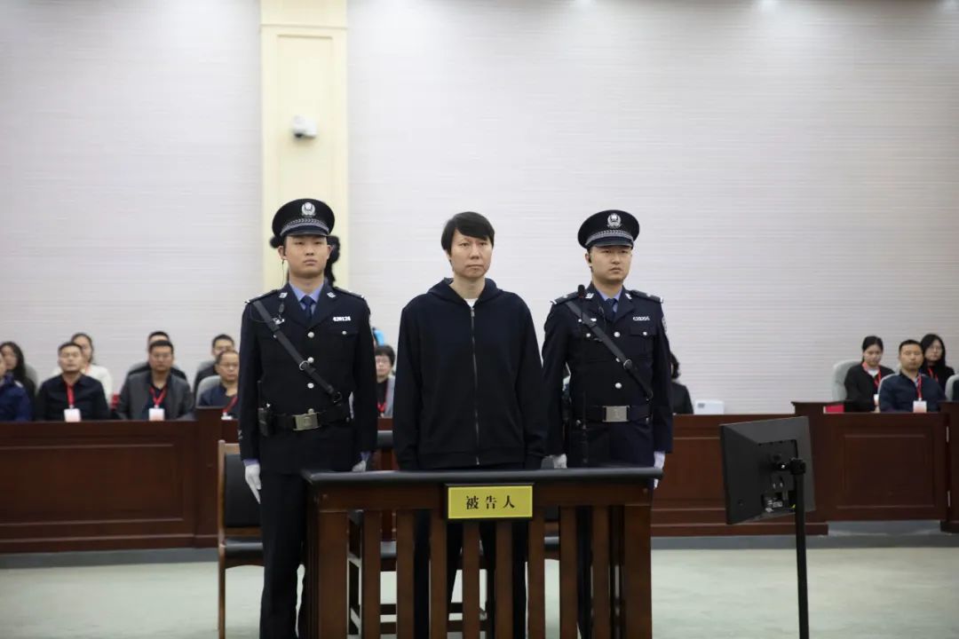 中国国家男子足球队原主教练李铁案一审开庭