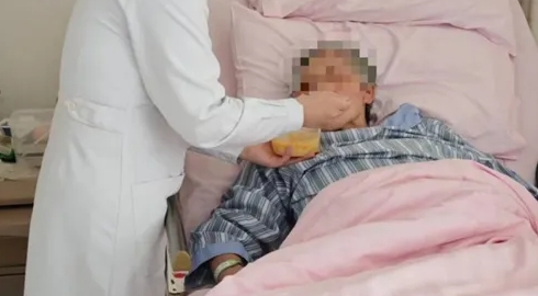 泪目！上海一孤老在瑞金医院开刀，坚持要把财产留给医护！原因是…