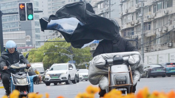 上海发布大风蓝色预警 注意防范大风对交通、农业等不利影响