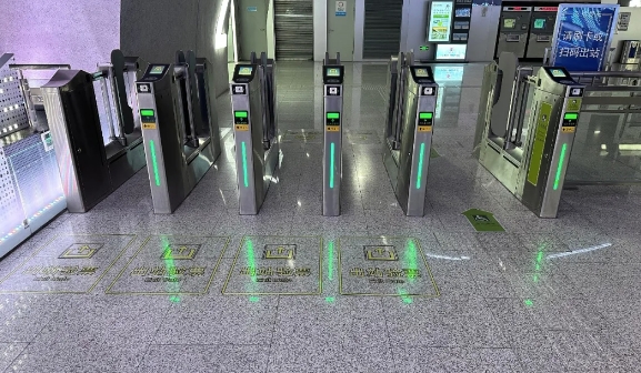 明天起，上海这3座地铁站试点“闸机常开门”模式；还需刷卡吗？进出站如何操作？一文看懂→