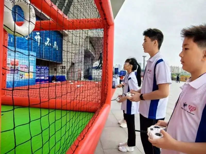博鱼中国官方网站杨浦无人机足球、无人机竞速项目亮相上海市第四届市动会开幕式(图2)