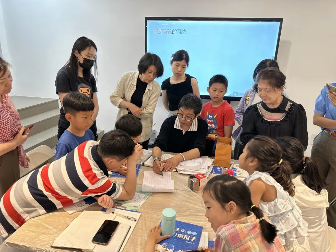 GA黄金甲长宁首个!设在商业体内的居委会有什么不一样?(图2) GA黄金甲长宁首个!设在商业体内的居委会有什么不一样?(图2)