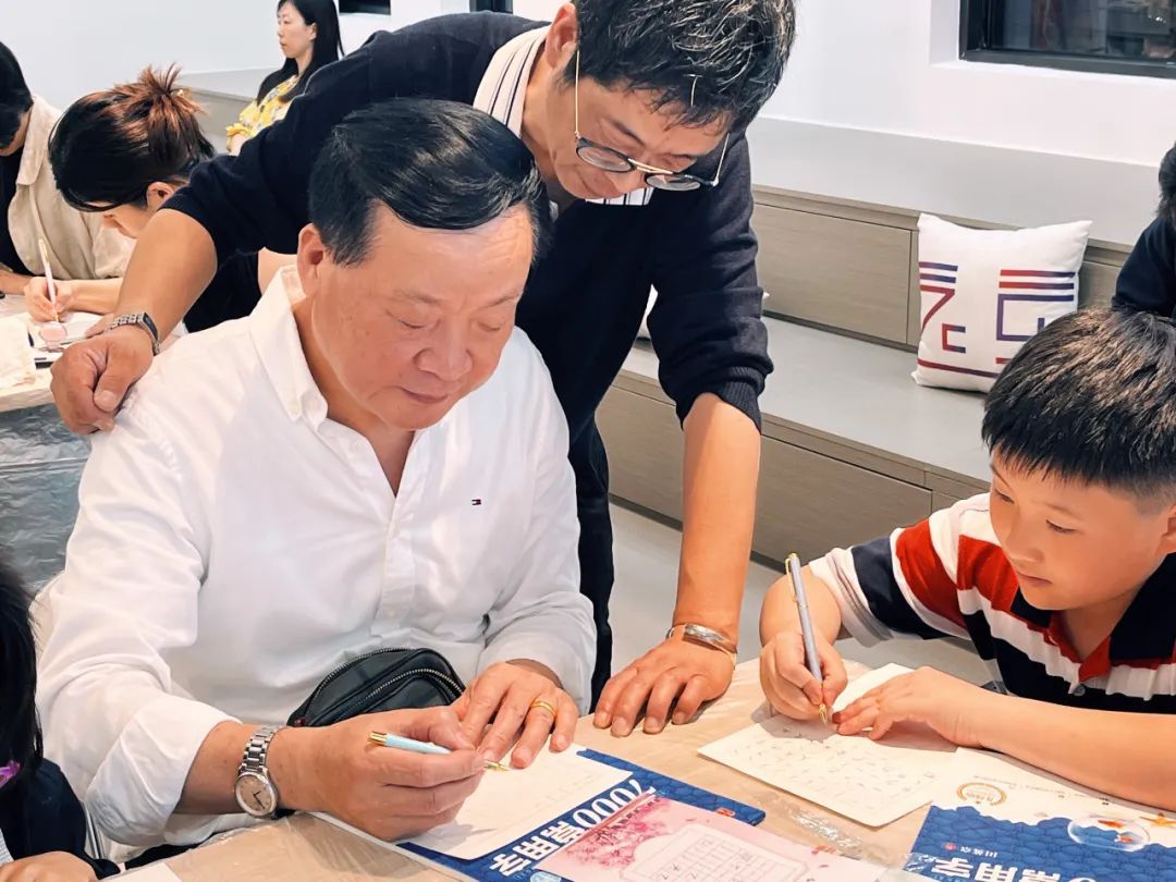 GA黄金甲长宁首个!设在商业体内的居委会有什么不一样?(图3) GA黄金甲长宁首个!设在商业体内的居委会有什么不一样?(图3)