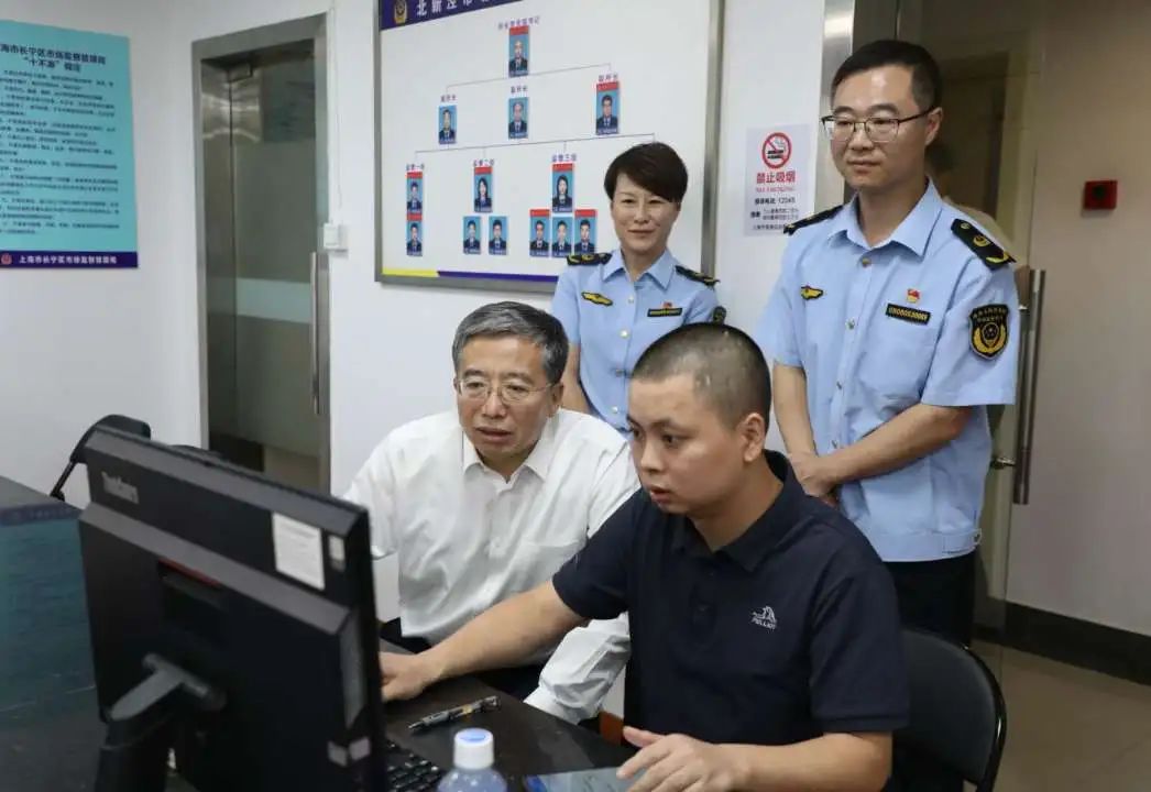 店主来窗口办业务接待他的竟然是区长……j9九游会官网-登录入口(图1) 店主来窗口办业务接待他的竟然是区长……j9九游会官网-登录入口(图1)