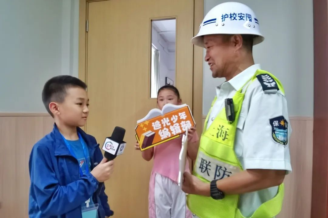 小学员化身小记者这些“追光少年”共绘缤纷暑期(图2)