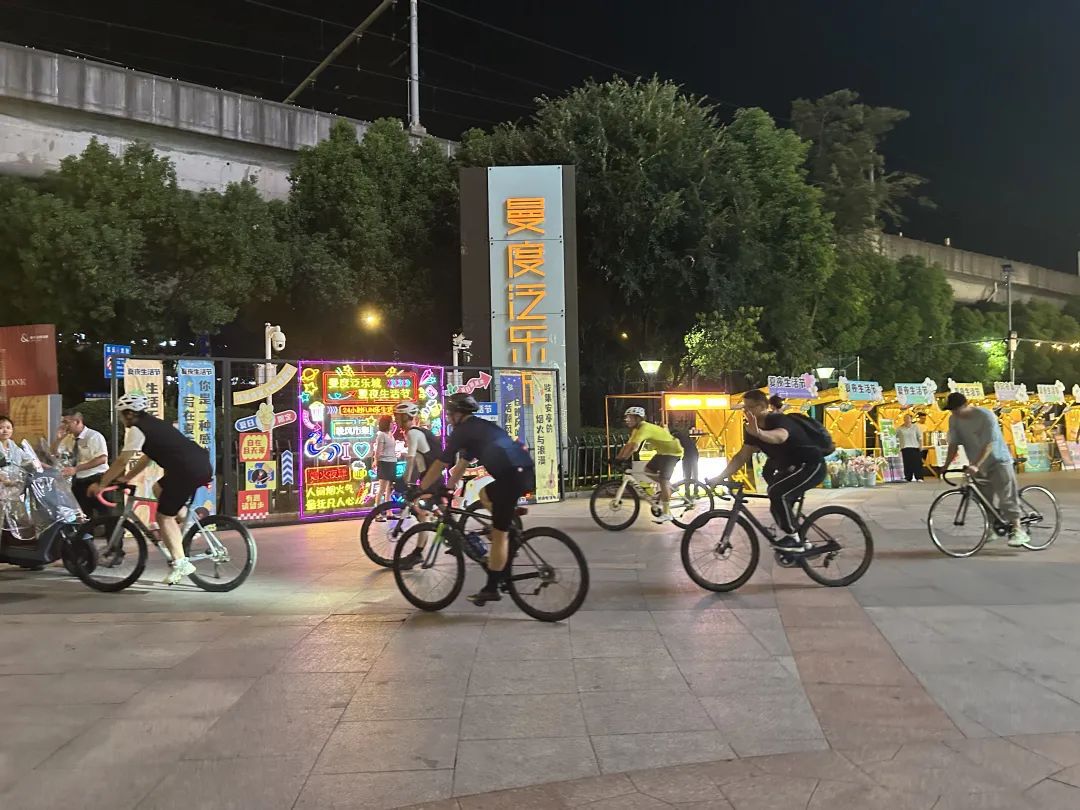 户外骑行、晚风集市这场夏夜生活节精彩纷呈(图1)