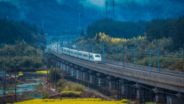 乘客稱高鐵少一節車廂一等座變站票？官方發布情況說明