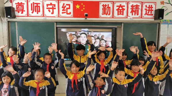 新年第一天，上海武警官兵收到云南孩子的新年祝福  背后有一段动人佳话