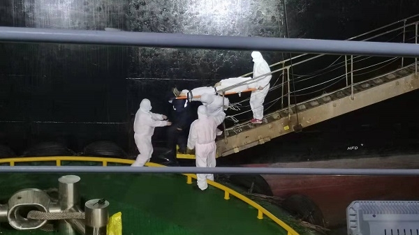 外籍船员撞钩伤重，上海开启绿色救治通道