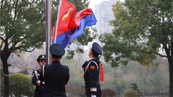 致敬警察节｜普陀公安举行升警旗仪式庆祝第二个中国人民警察节