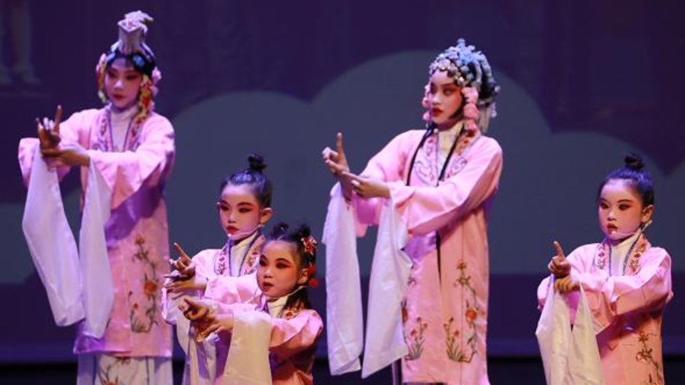 一曲《绒花》“绽放”城市之声，2022保利上海城市剧院艺术团新春晚会举行