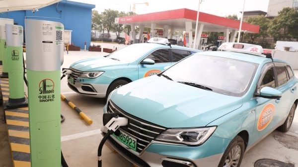 中石化在上海长宁新开充电示范站 单日可满足400辆出租车充电需求