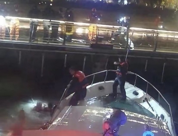 徐汇滨江一男子落水 危急关头被海事巡逻艇救起