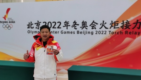 安吉一茶农参加北京冬奥运火炬接力