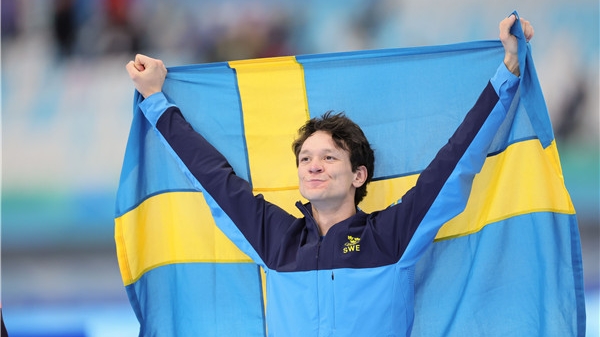 刷新奥运纪录！瑞典名将范·德·波尔斩获速度滑冰男子5000米金牌