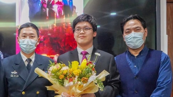 闭环里的上海长征医院 举行了一场“云婚礼”